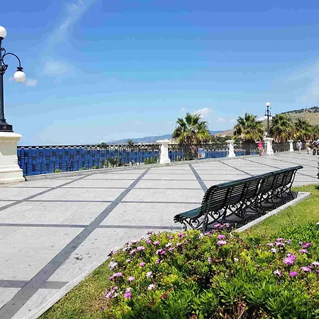 76 Avenue - Ρέτζιο ντι Καλάμπρια