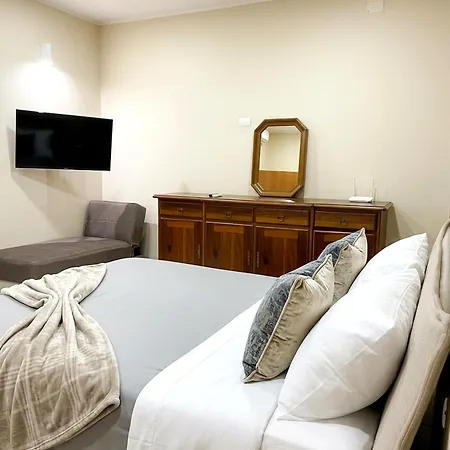 76 Avenue - Apartment